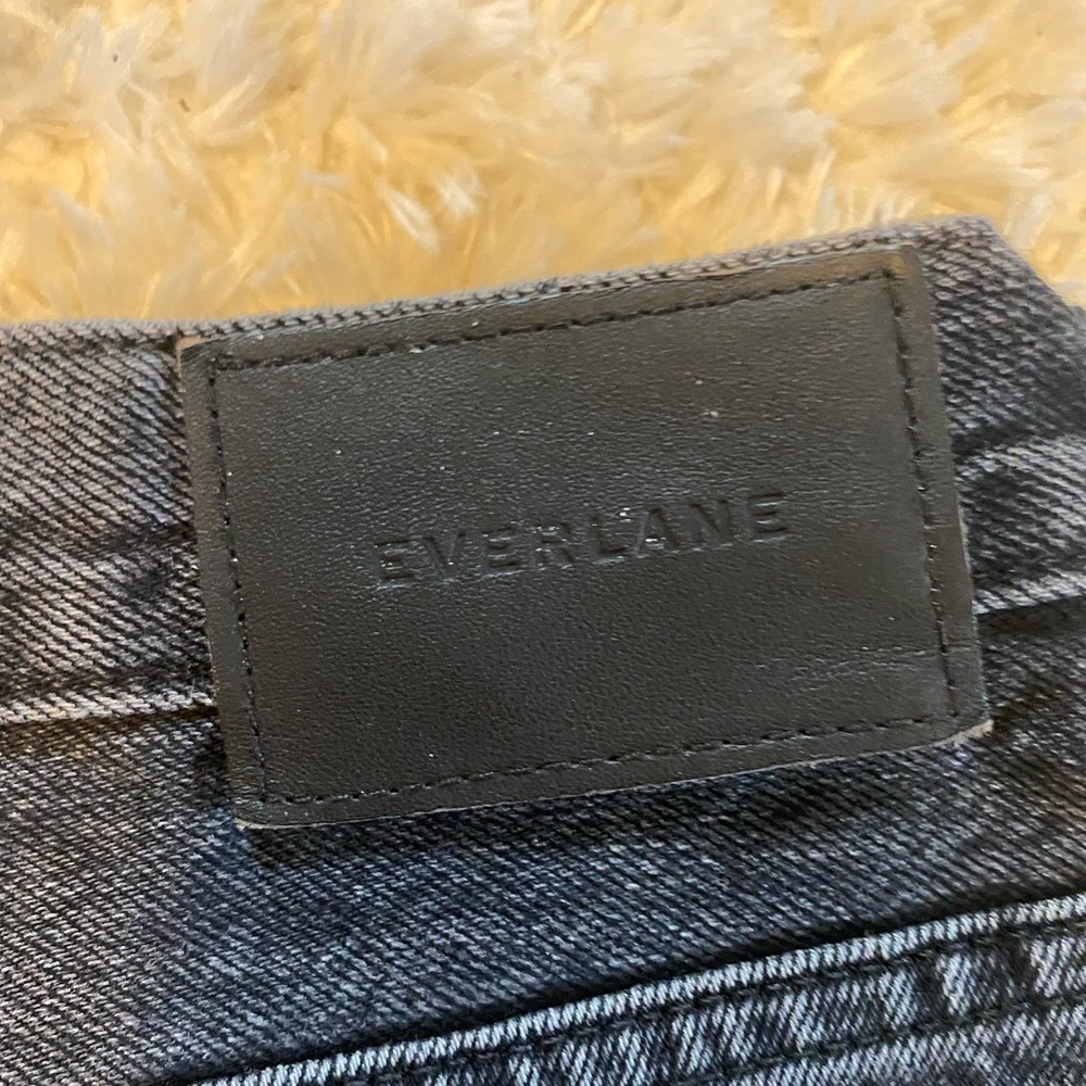 Everlane Women's Straight Leg Jeans in Washed Black - Picture 5 of 6
